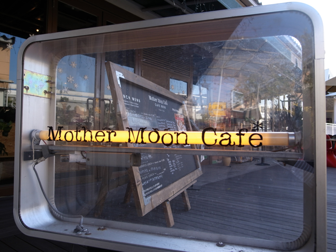 091200 Mother Moon Cafe
