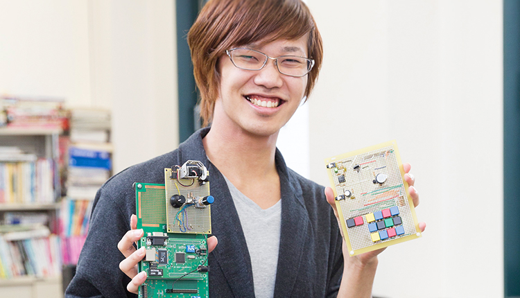 ロボット 電子回路 Iot プログラムの在校生の声について 神戸電子専門学校