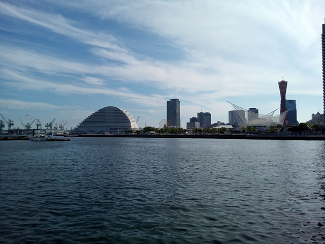 ポートタワー、海洋博物館、オリエンタルホテルが見える、ザ・神戸の風景
