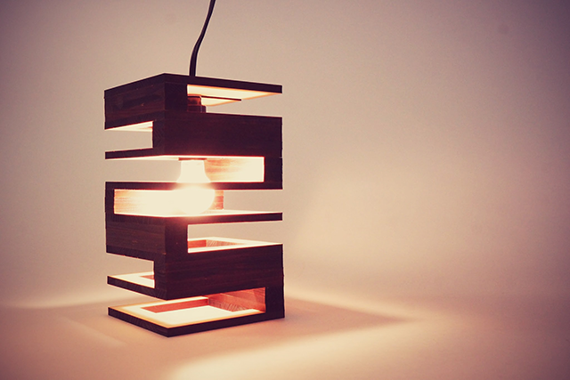 学生作品。木製ランプシェード