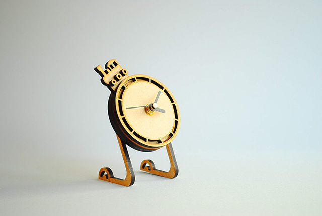 学生作品。木製オリジナル置時計