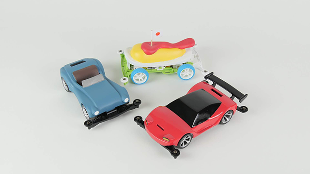 学生作品。3Dプリンタで作った、オリジナルラジコンカー