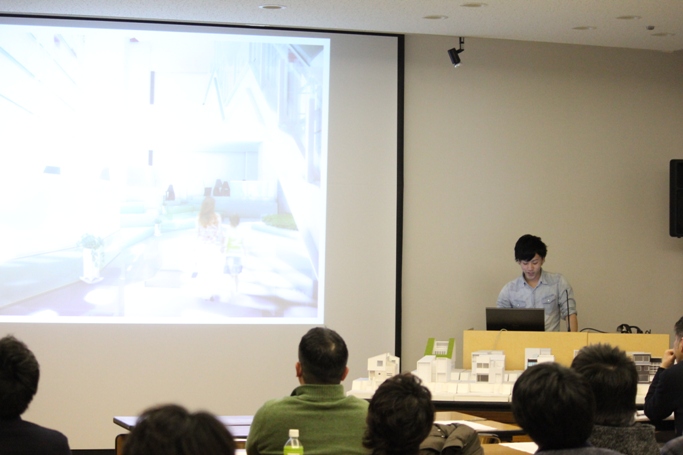 神戸市からの依頼「新開地アートビレッジセンター」の改修プランを発表する小嶋　和人さん（2年）鳥取県　鳥取工業高等学校出身