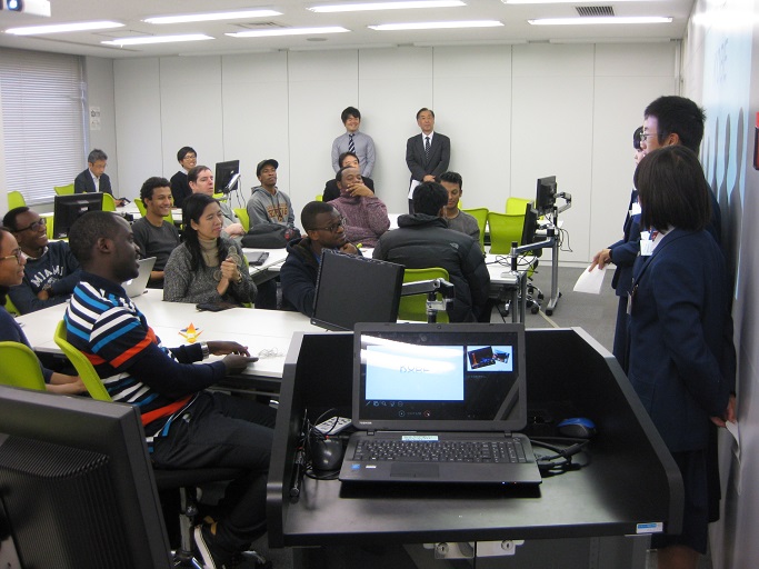 海外からの留学生に英語でプレゼンテーション【神戸情報大学院大学にて】